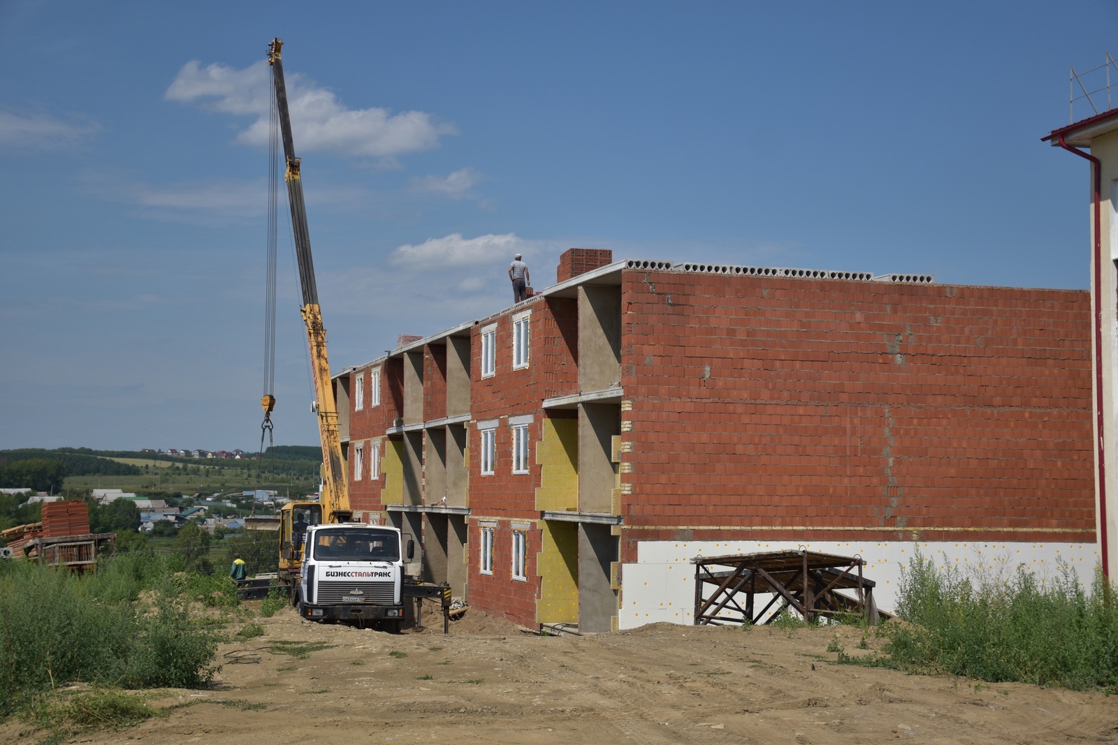 В Дуванском районе продолжается строительство социального жилья