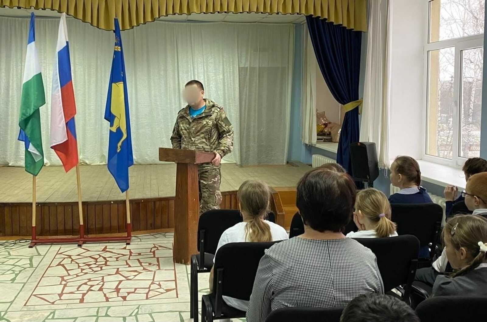 В Дуванском районе состоялась встреча школьников с участником СВО