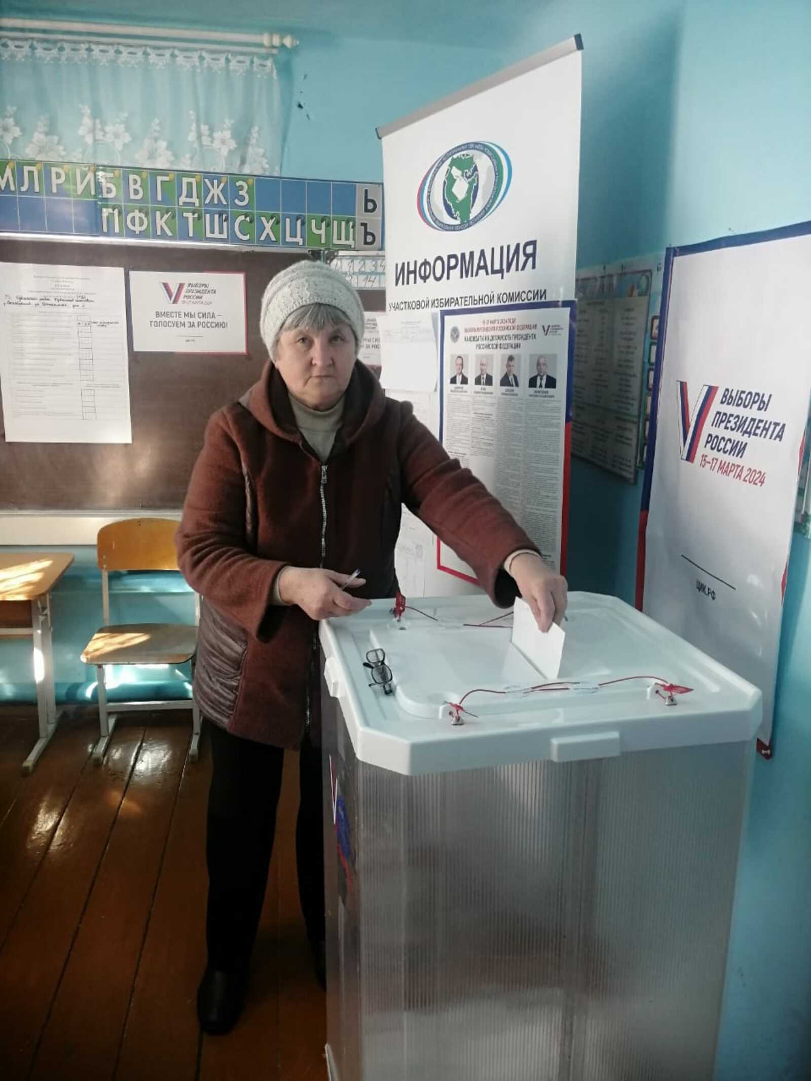 Ветеран избиркома проголосовала на родном участке