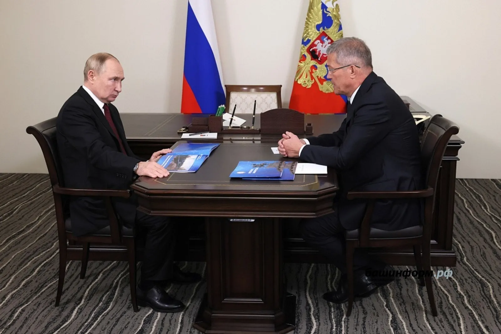 Глава Башкирии поздравил Владимира Путина с днем рождения