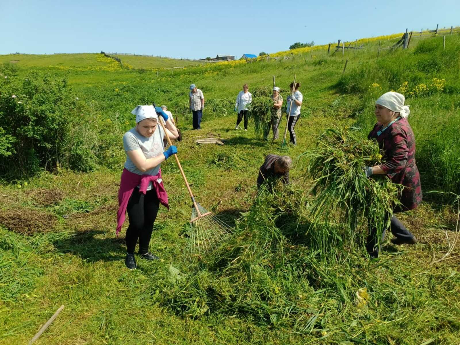 В селе Дуванского района жители благоустраивают старый ключ