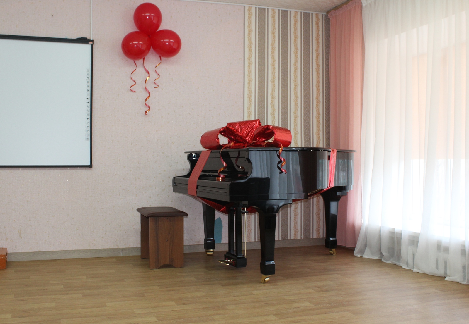 Сегодня в ДМШ с. Месягутово презентовали новый рояль, полученный по федеральному проекту