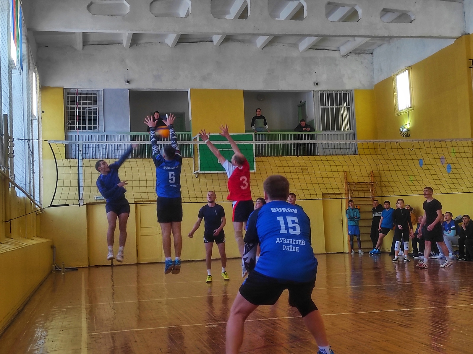 В Месягутово состоялся предновогодний турнир по волейболу