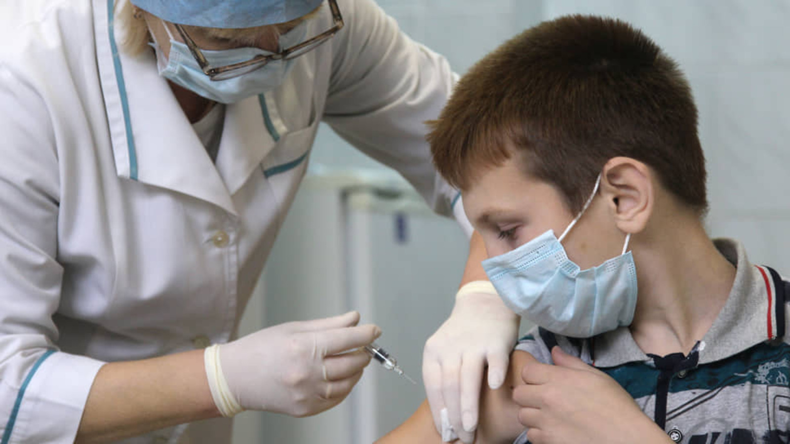 Школьники Башкирии смогут вакцинироваться от COVID-19 на добровольной основе