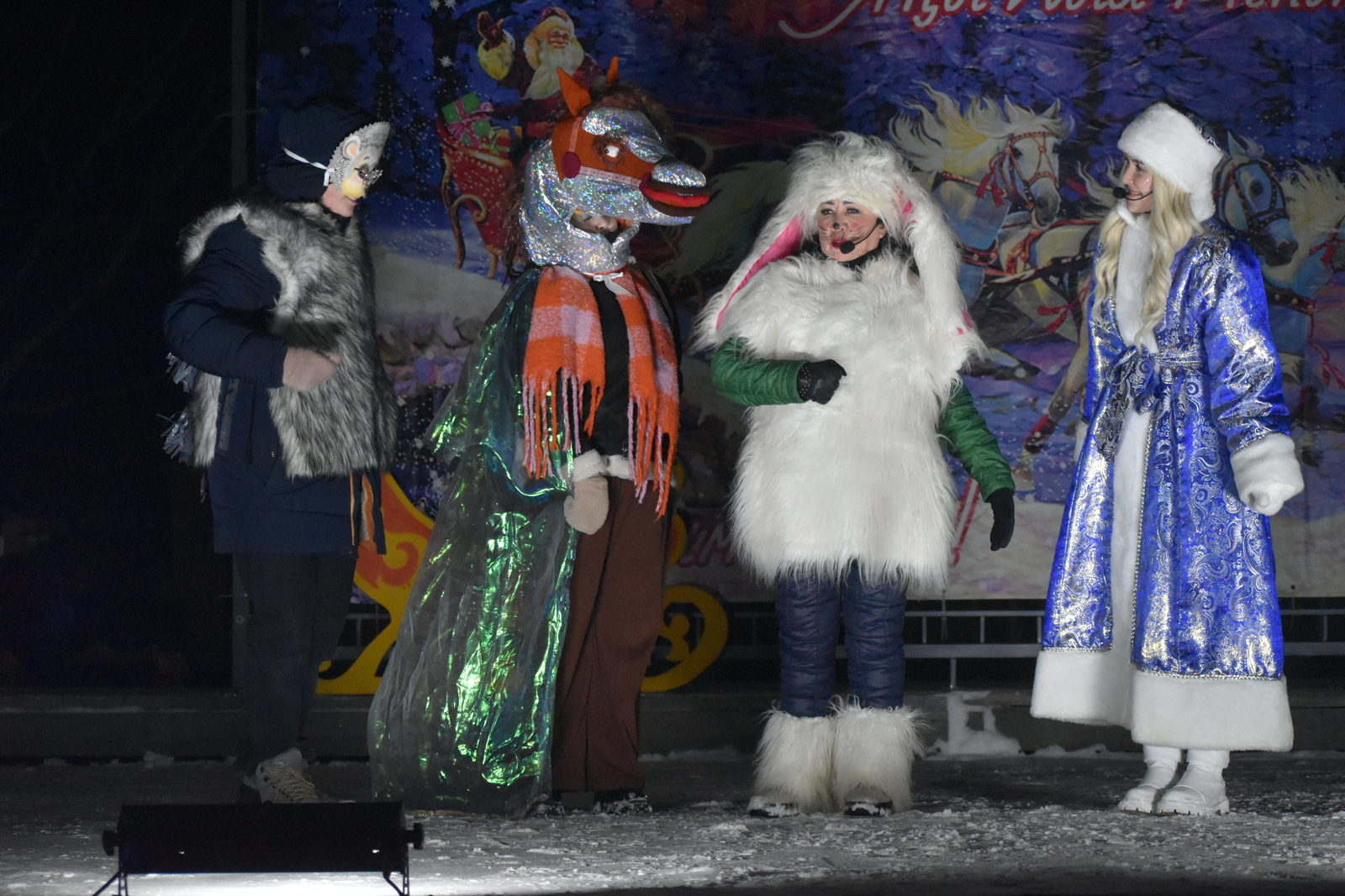 В Дуванском районе состоялось открытие центрального новогоднего городка