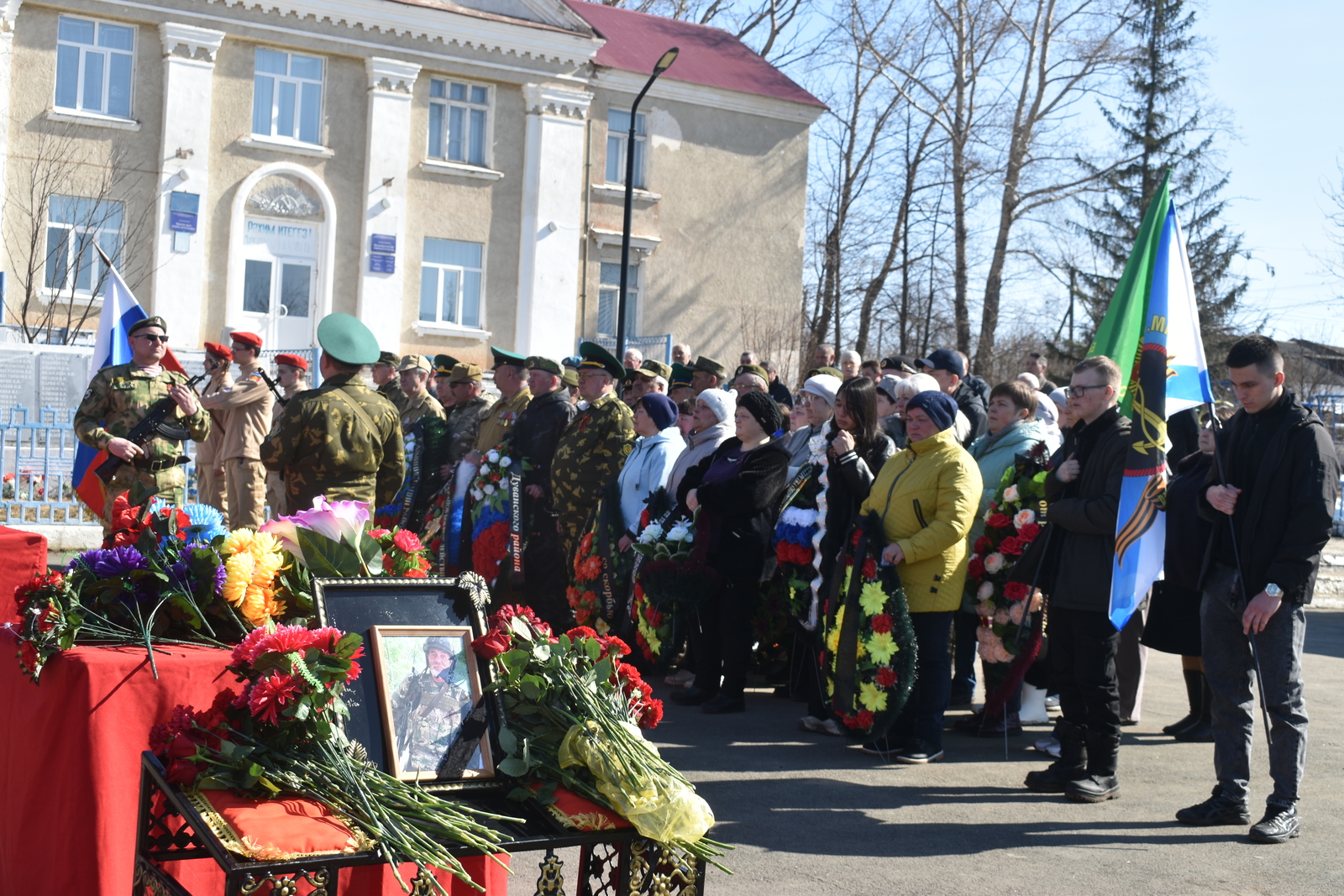 Дуванцы проводили в последний путь бойца-земляка
