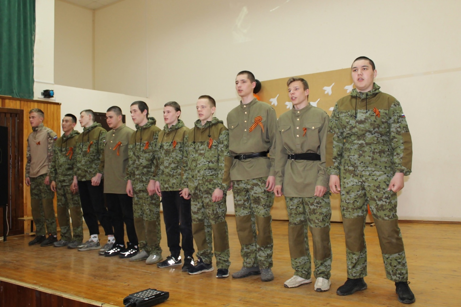 В Дуванском колледже прошел конкурс военно-патриотической песни «Во имя Победы»