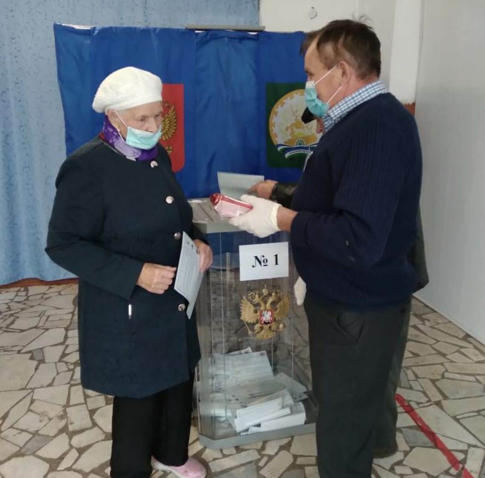 В Вознесенке две жительницы села свой день рождения отметили на избирательном участке