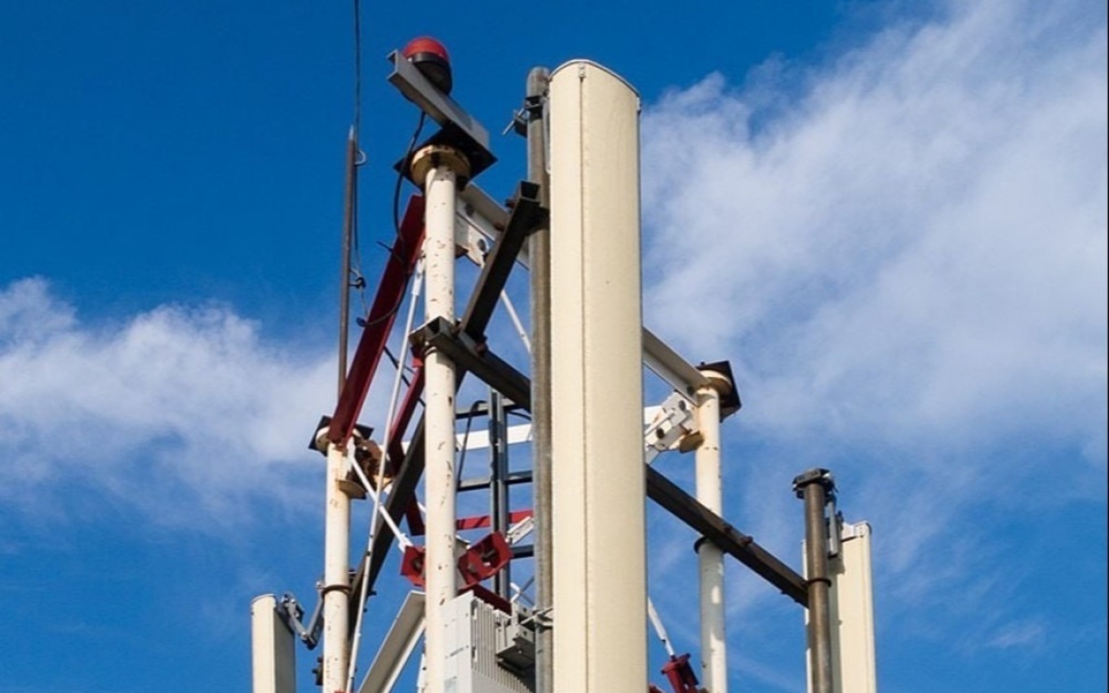 В 16 регионах России ограничили мобильный Интернет