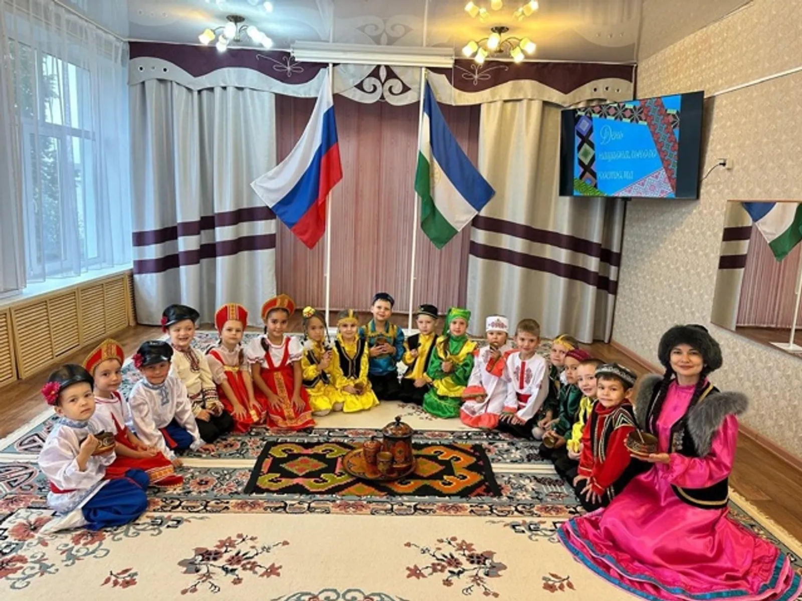 Глава Башкирии поздравил жителей республики с Днем национального костюма