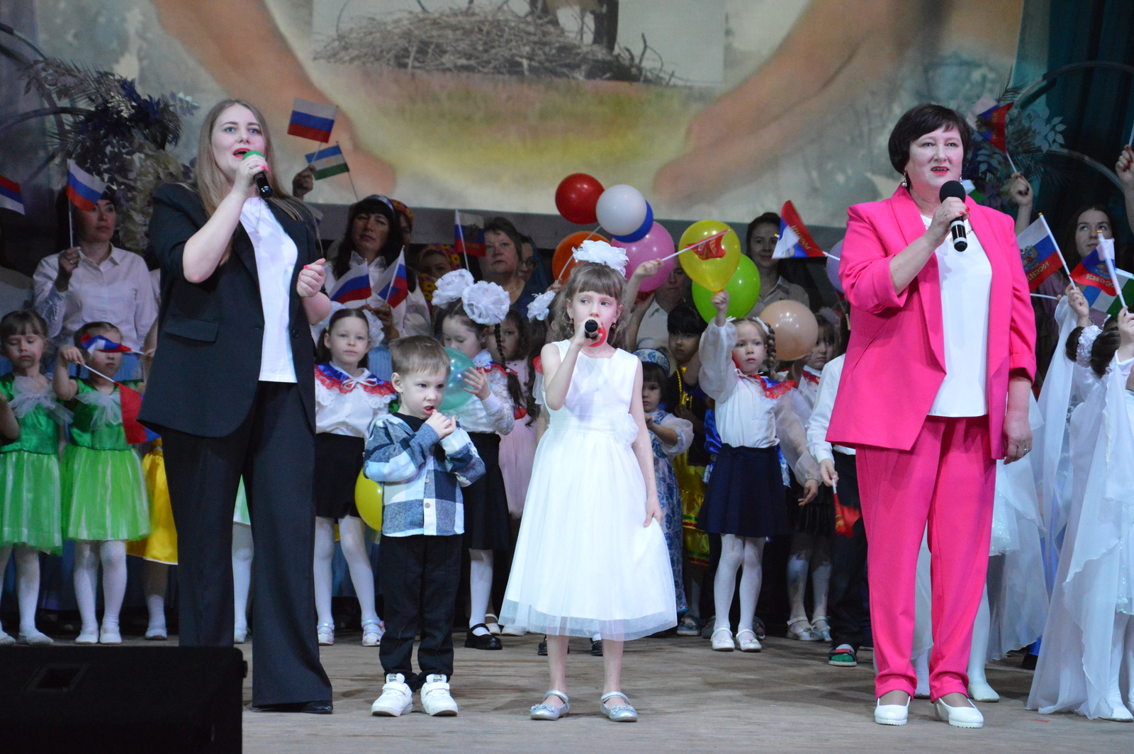 Сегодня в Месягутово состоялся районный фестиваль семейных ансамблей "Дети за мир на планете"