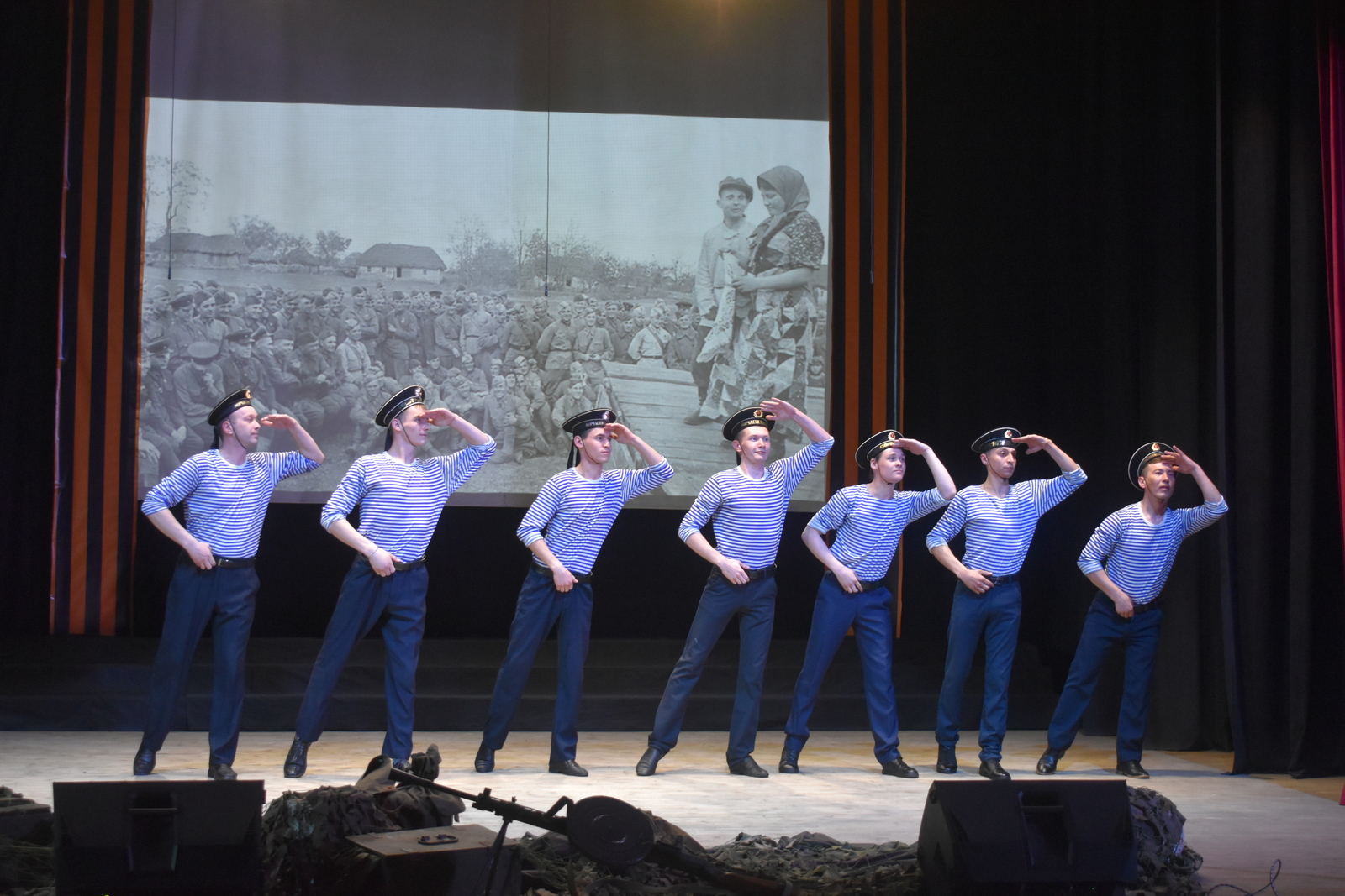 В Дуванском районе завершился фестиваль народного творчества "Салют Победы"