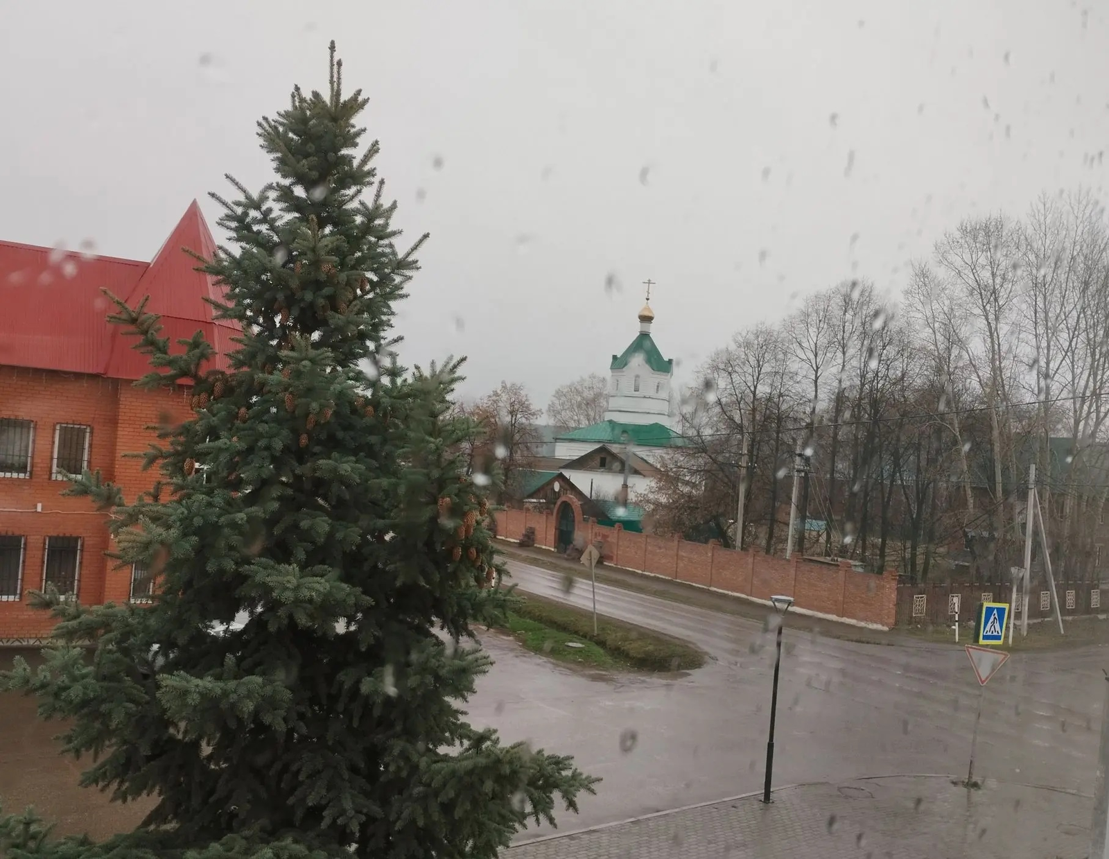 Снег с дождем: в Башкирии водителей просят воздержаться от дальних поездок