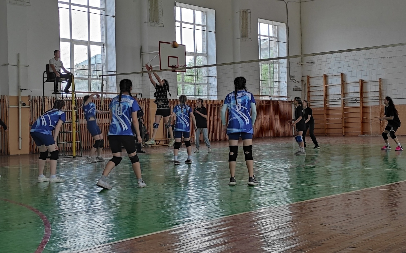 Сегодня в Дуванском районе завершились соревнования по волейболу в рамках Спартакиады школьников
