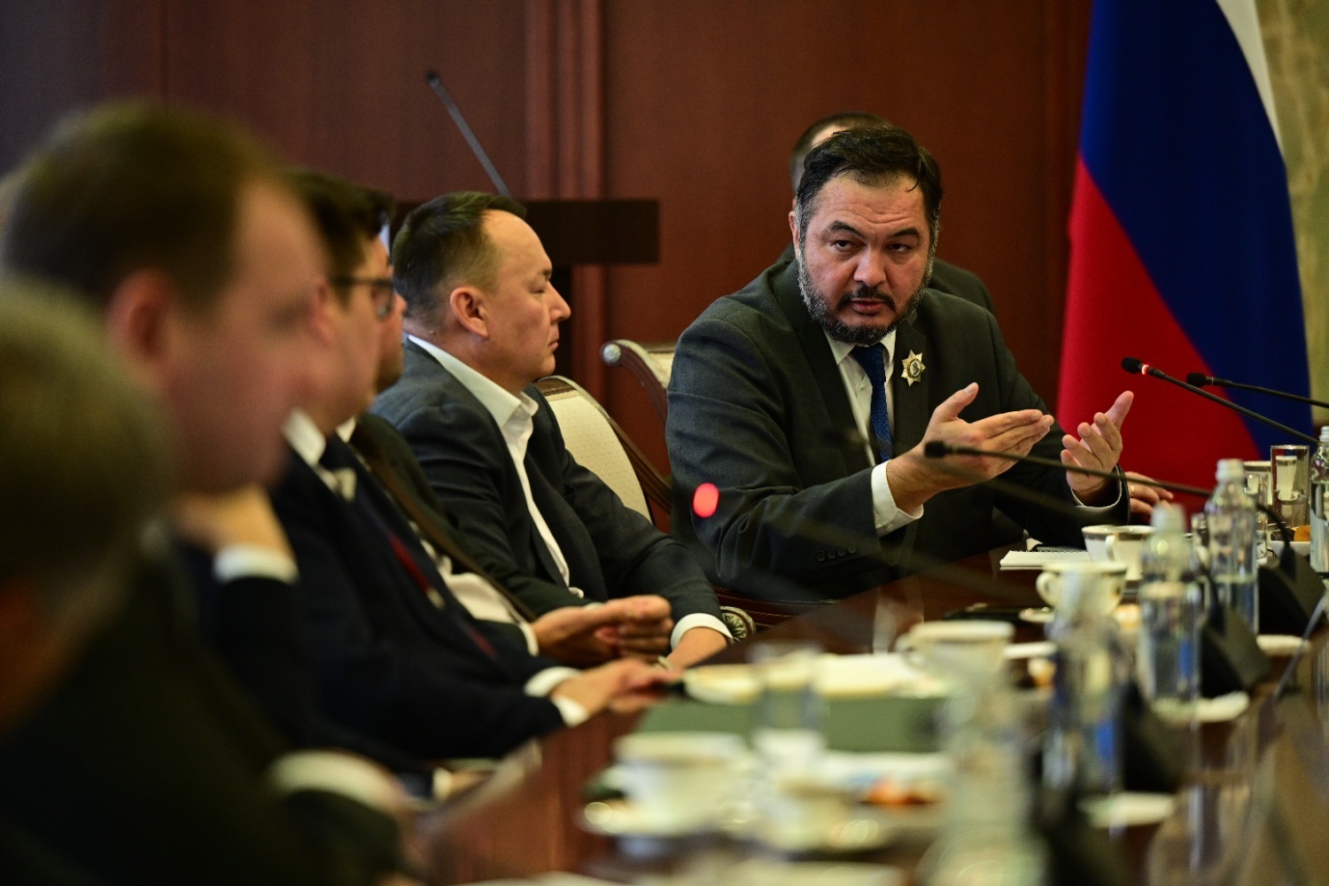 Разговор начистоту: Радий Хабиров встретился с политологами