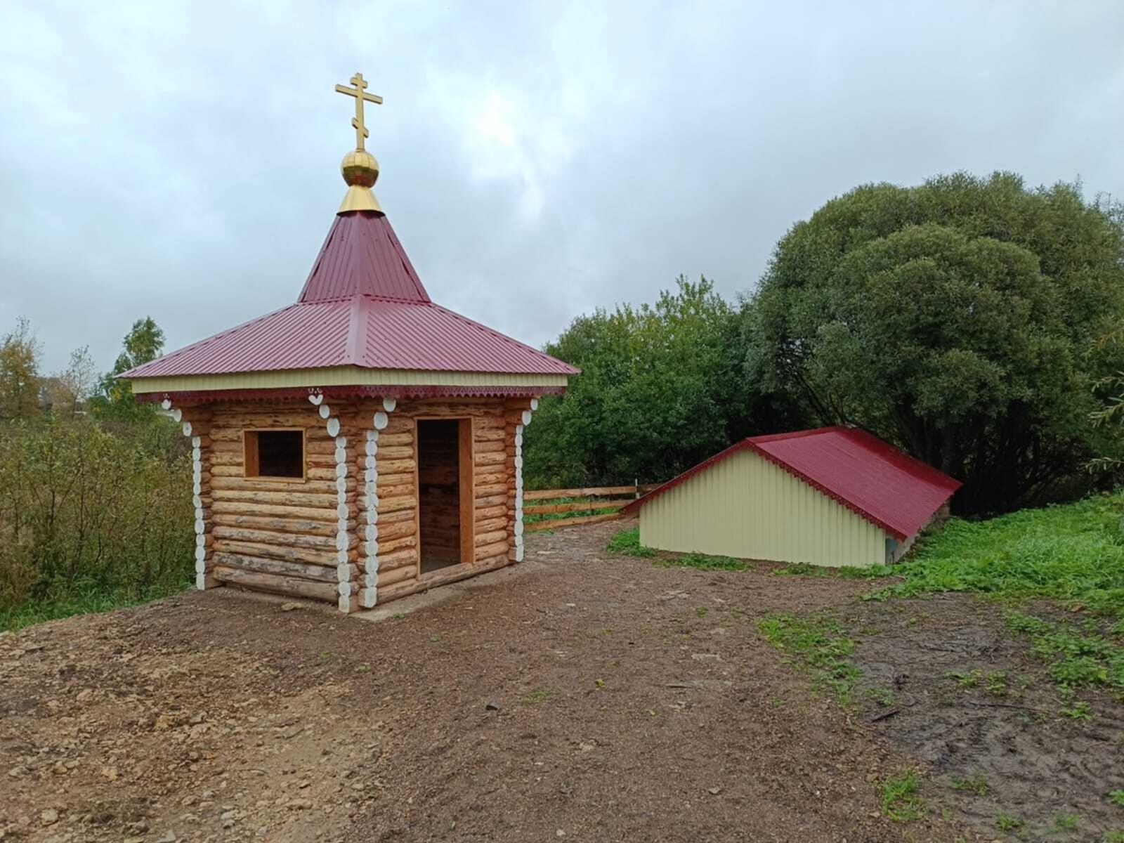 В селе Дуванского района благоустроили территорию новой часовни