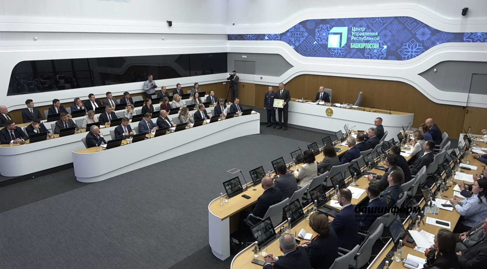 Главе Башкирии вручили почетную грамоту ФСИН России