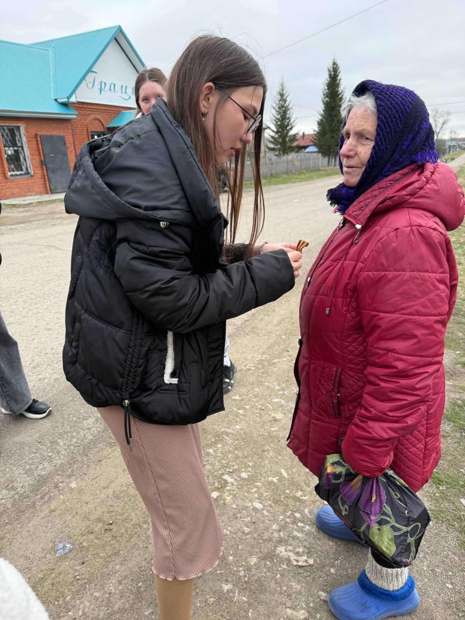 Дуванские студенты продолжают участвовать в акции  "80 добрых дел к Победе"