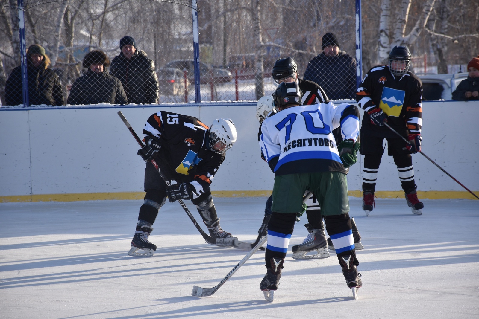 Сегодня в Дуванском районе официально открыли хоккейный сезон