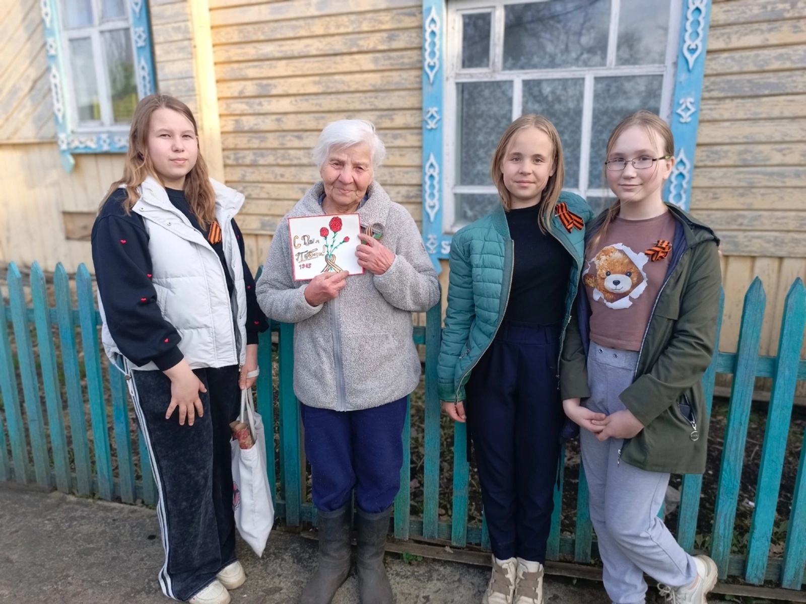 В Дуванском районе школьники поздравляют "детей войны"