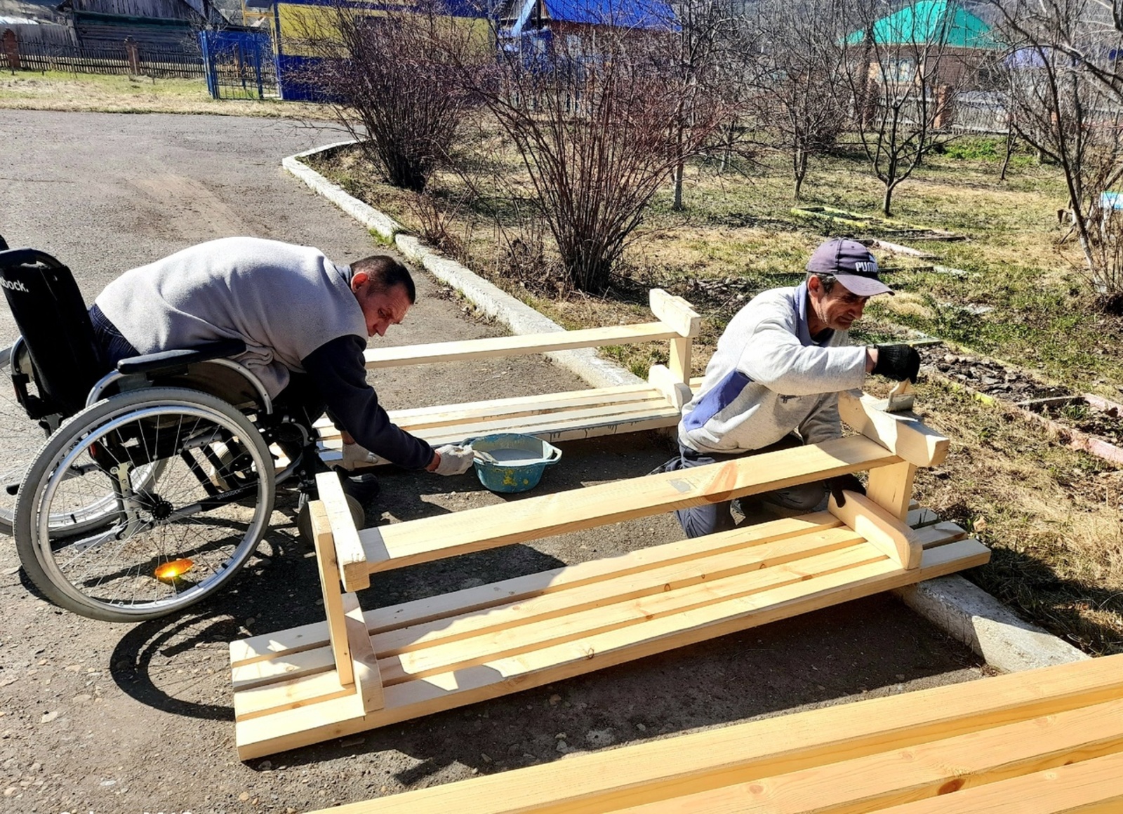 В Дуванском районе продолжаются субботники по благоустройству территорий