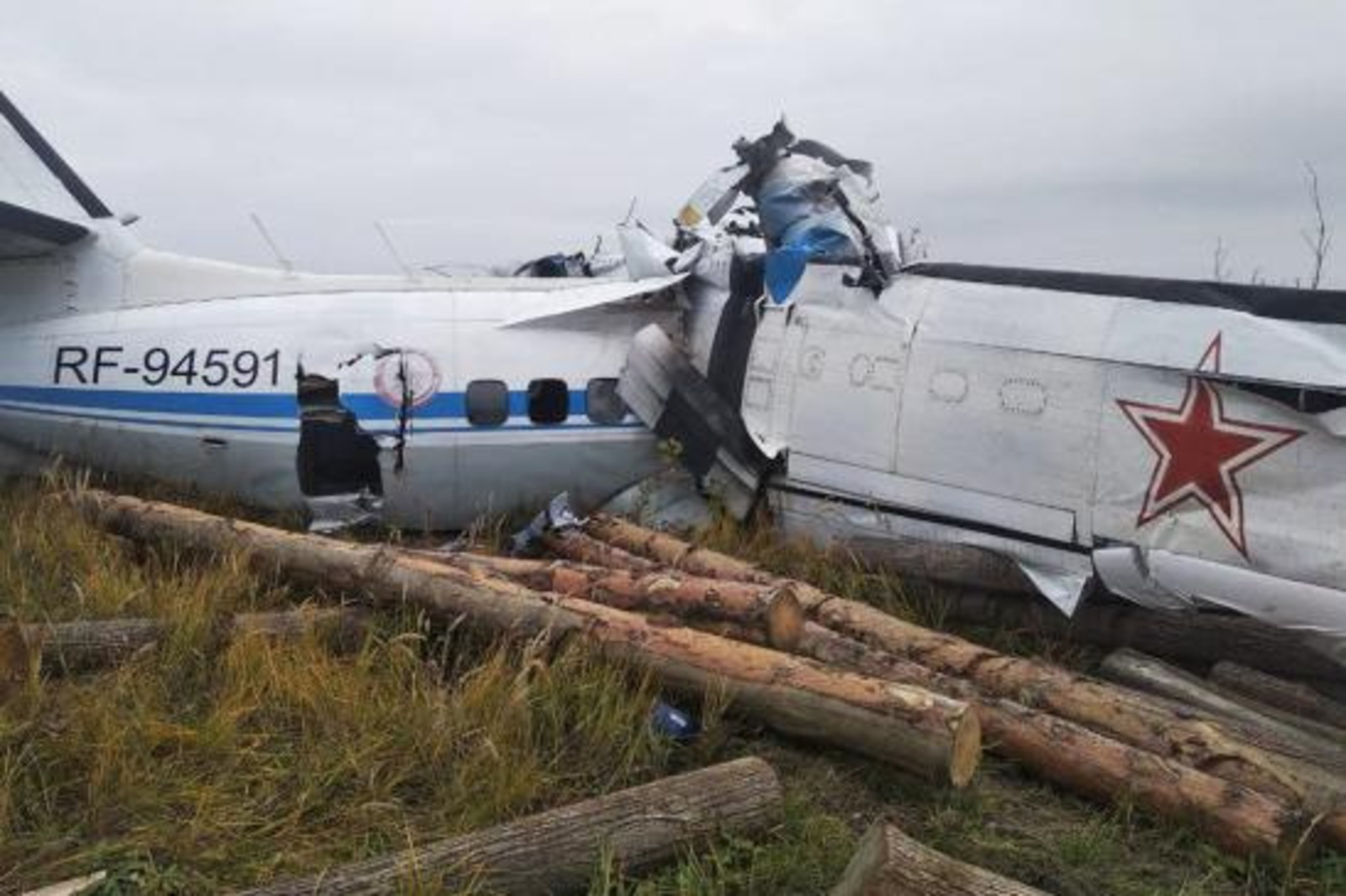 В авиакатастрофе в Татарстане погибли 15 человек, семь - спасены